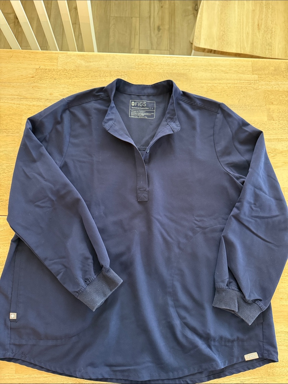 Figs Women’s Navy Rafaela Oversized scrub top-Long Sleeve! Size large